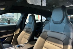 sininen Porsche Taycan 2025 kuva 12.