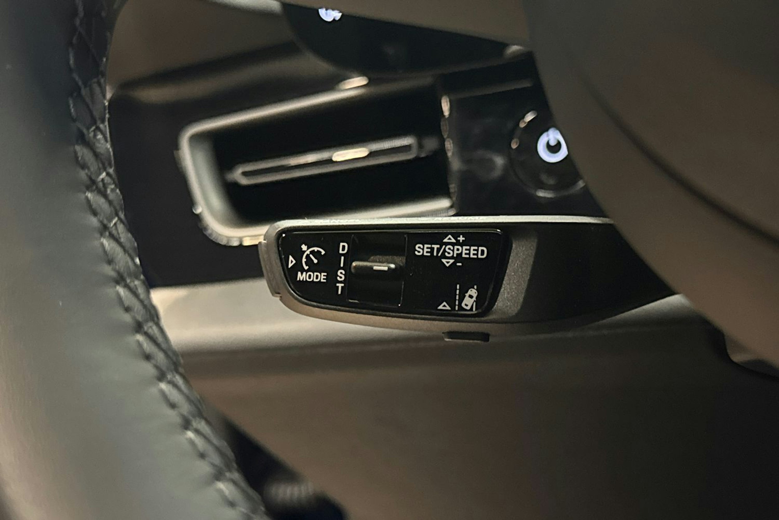 sininen Porsche Taycan 2025 kuva 14.