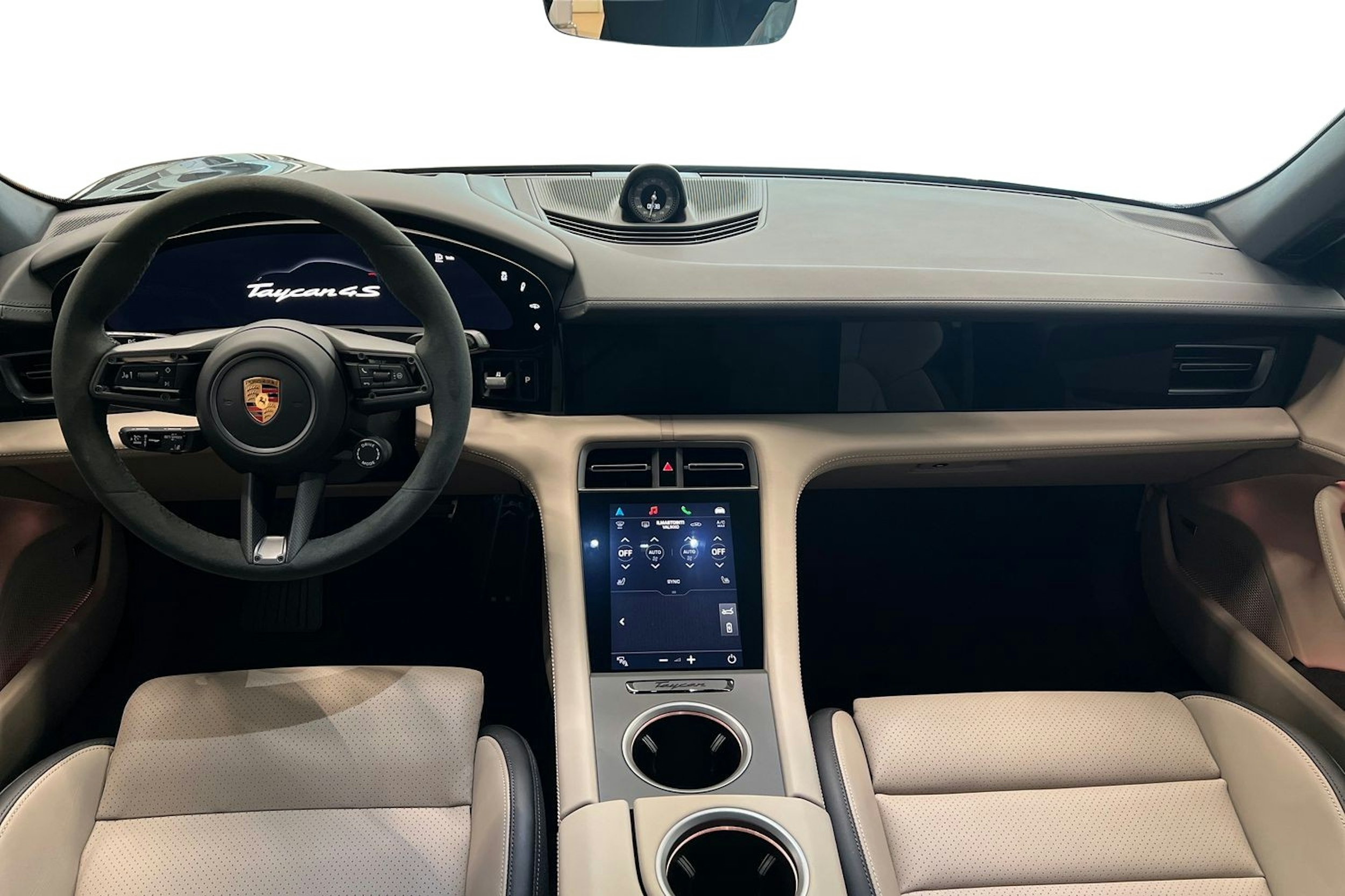 harmaa Porsche Taycan 2025 kuva 7.