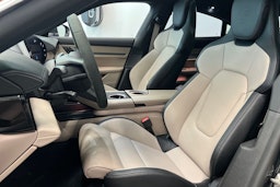 harmaa Porsche Taycan 2025 kuva 10.