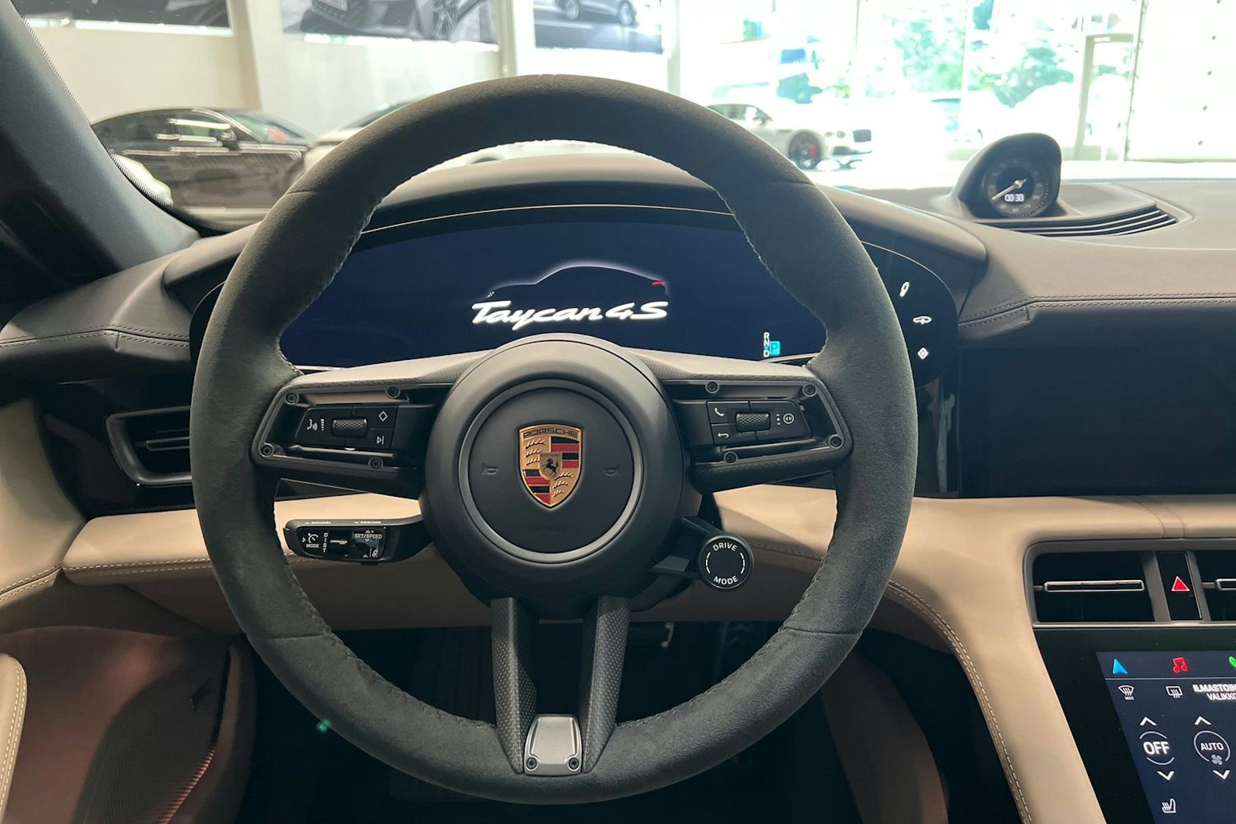 harmaa Porsche Taycan 2025 kuva 12.