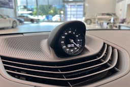 harmaa Porsche Taycan 2025 kuva 14.