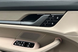 harmaa Porsche Taycan 2025 kuva 16.