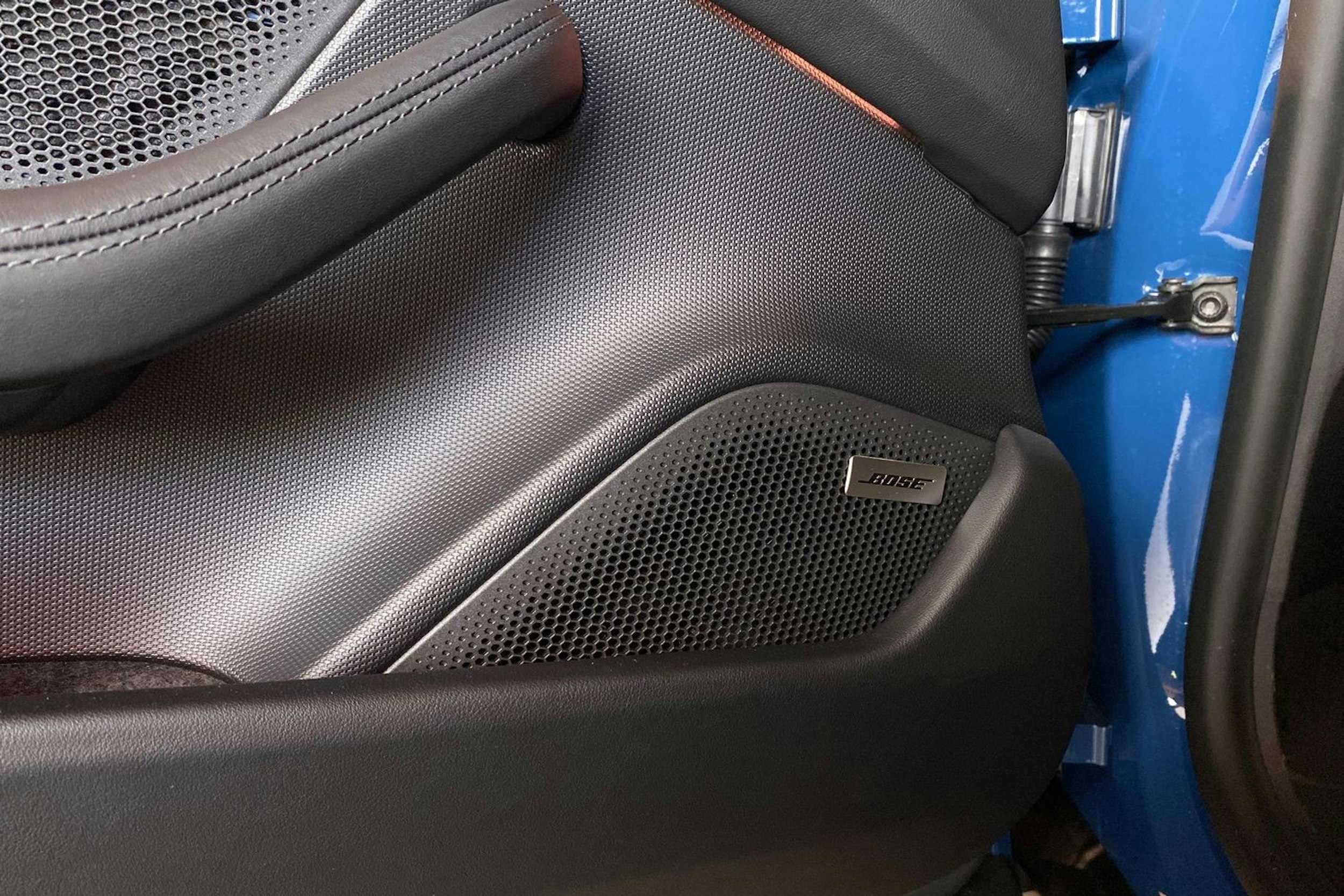 sininen Porsche Taycan 2025 kuva 11.