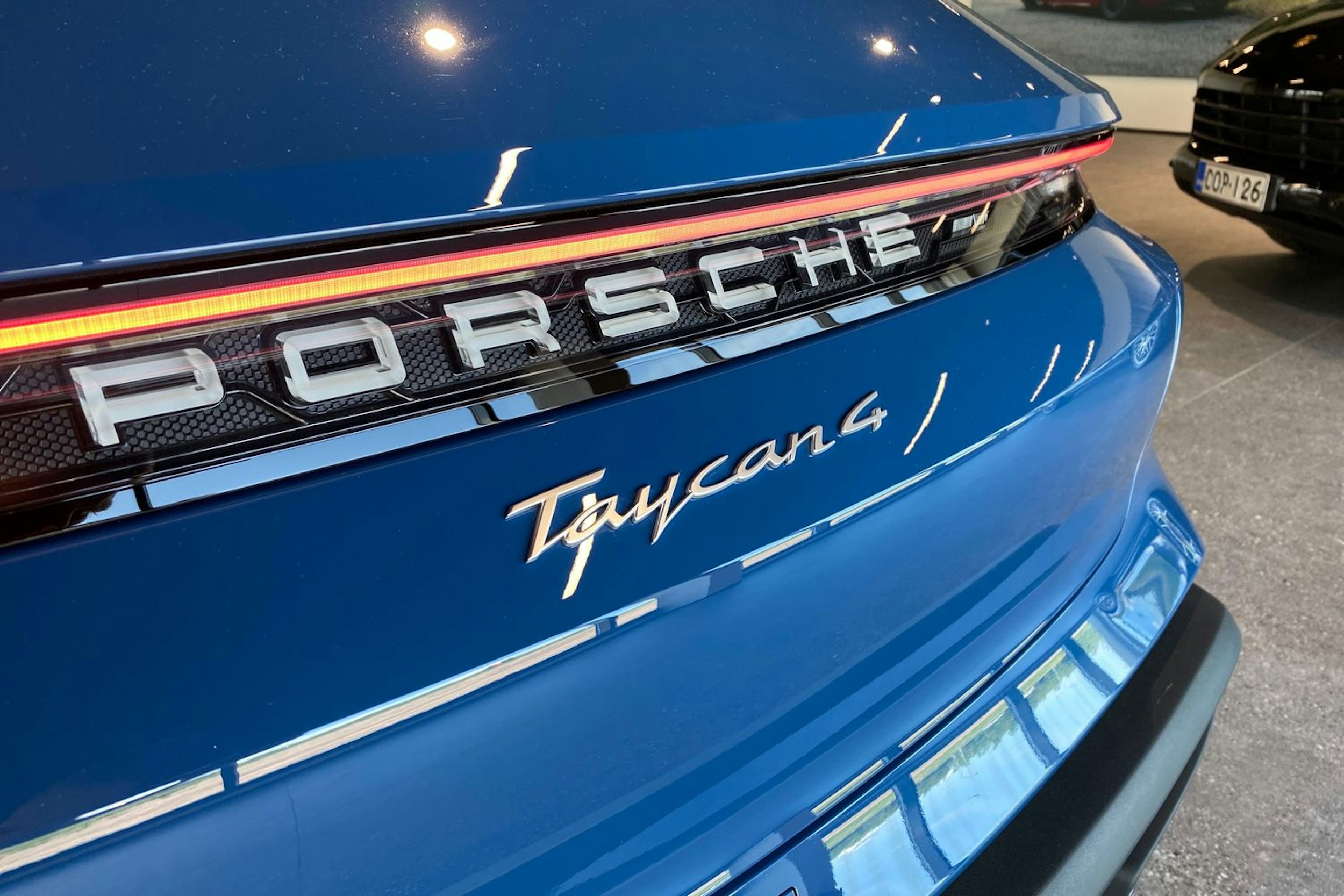 sininen Porsche Taycan 2025 kuva 12.
