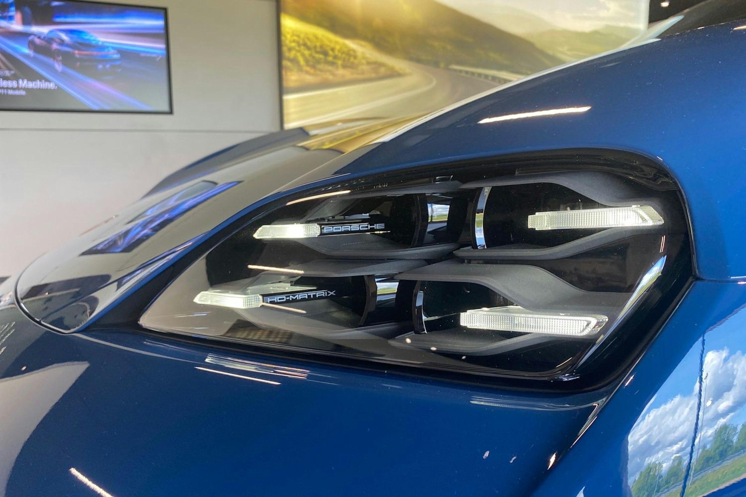 sininen Porsche Taycan 2025 kuva 17.