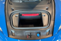 sininen Porsche Taycan 2025 kuva 18.