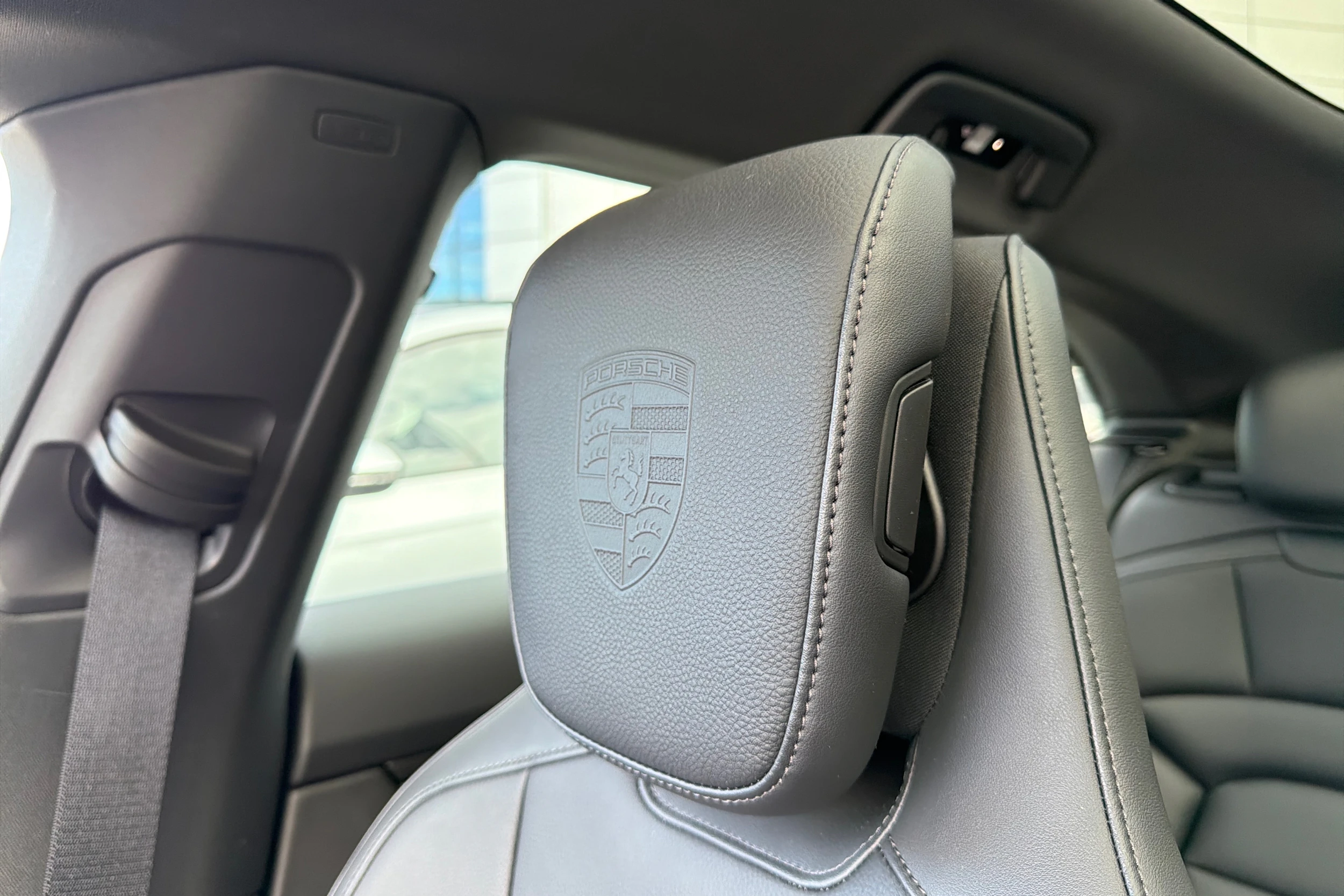 sininen Porsche Taycan 2025 kuva 24.