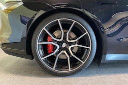 musta Porsche Taycan 2025 kuva 10.