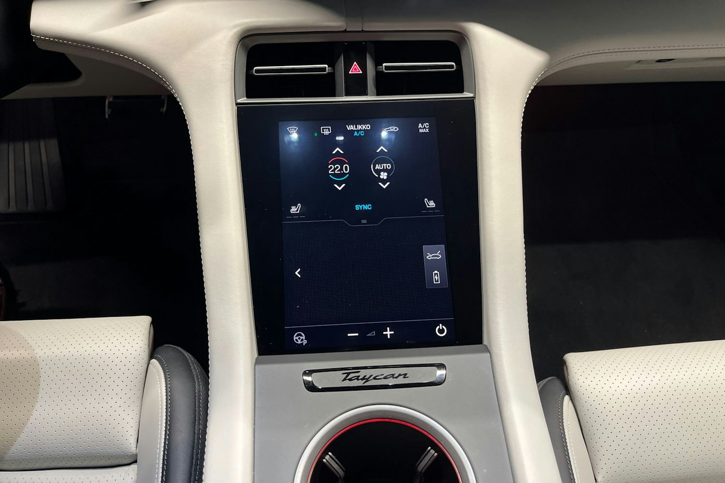 musta Porsche Taycan 2025 kuva 17.