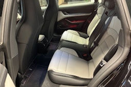 musta Porsche Taycan 2025 kuva 20.