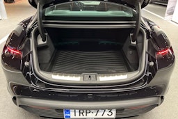 musta Porsche Taycan 2025 kuva 21.