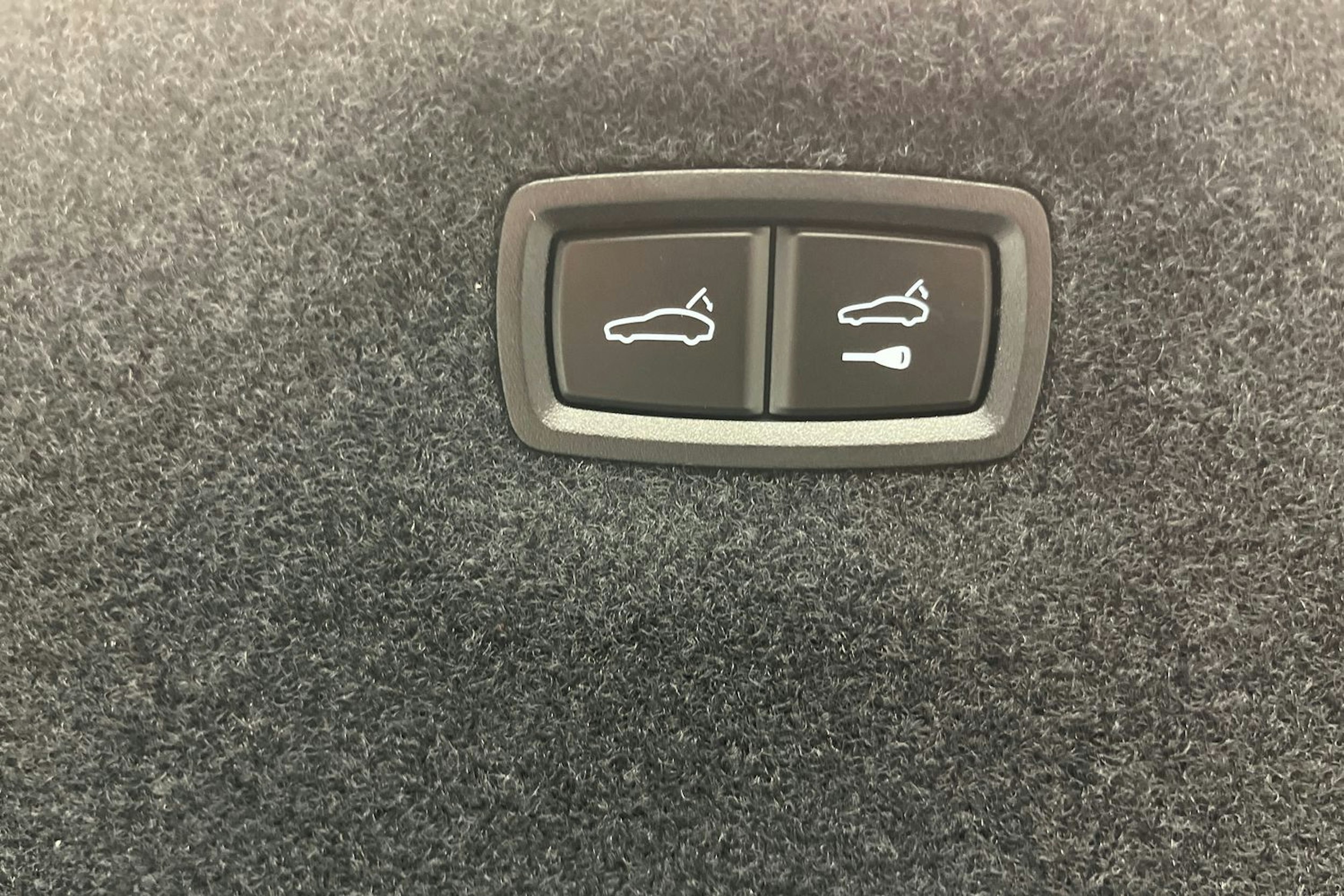 musta Porsche Taycan 2025 kuva 23.