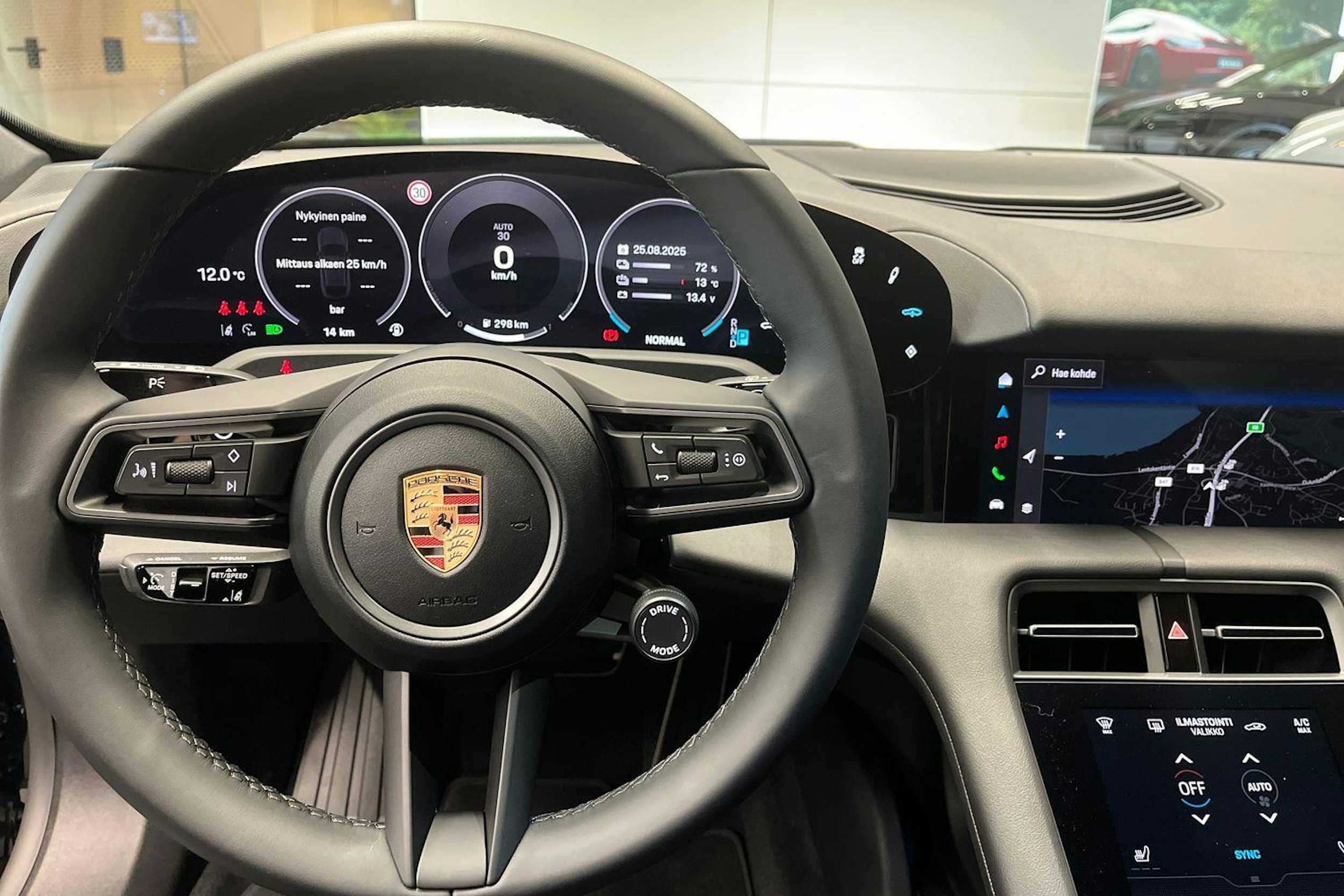 met. musta Porsche Taycan 2025 kuva 13.