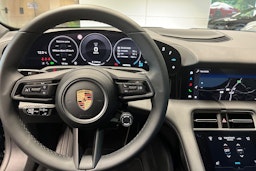 met. musta Porsche Taycan 2025 kuva 13.