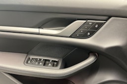 met. musta Porsche Taycan 2025 kuva 14.