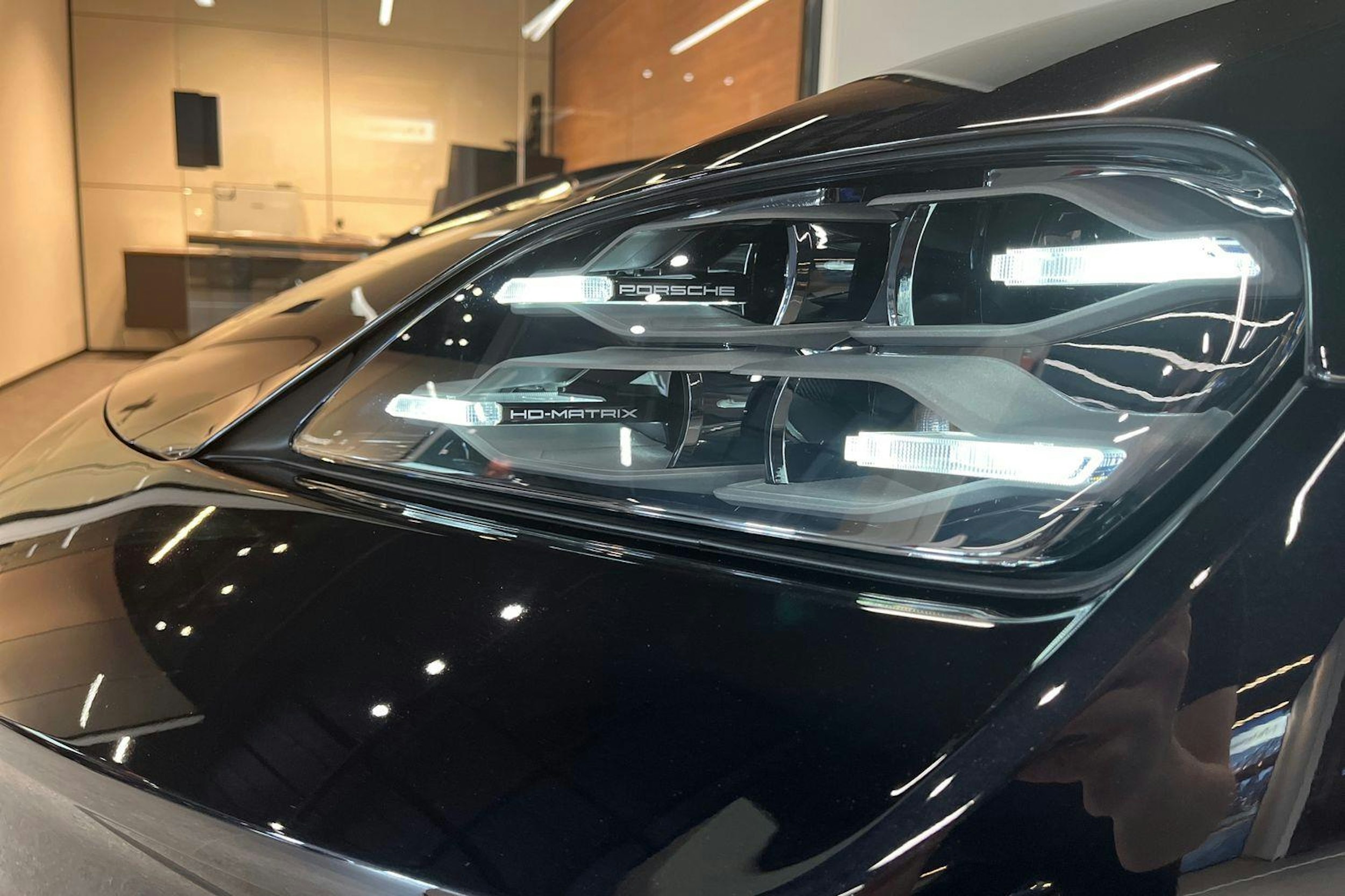 met. musta Porsche Taycan 2025 kuva 15.