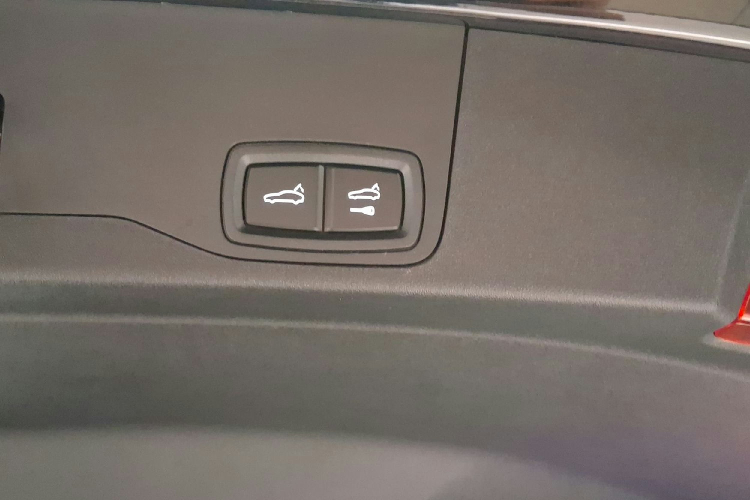 met. musta Porsche Taycan 2025 kuva 21.