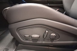harmaa Porsche Taycan 2025 kuva 12.