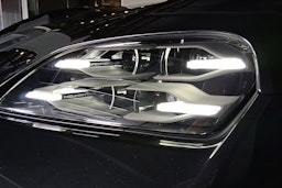 harmaa Porsche Taycan 2025 kuva 20.