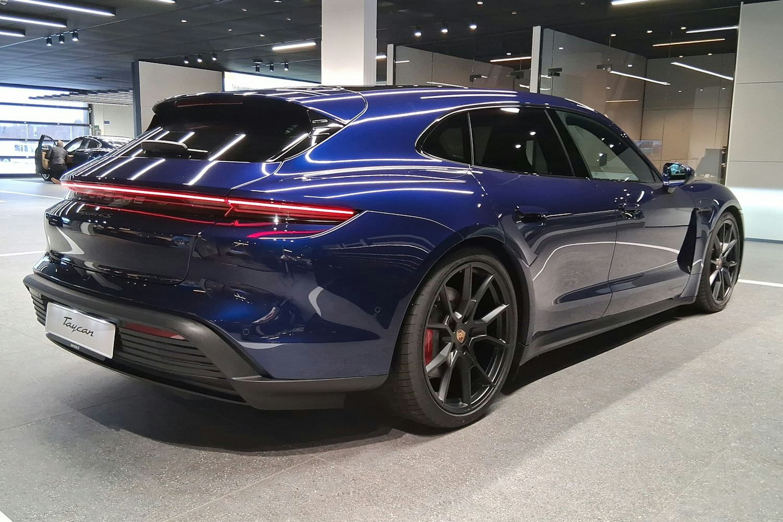 sininen Porsche Taycan 2025 kuva 27.