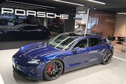 sininen Porsche Taycan 2025 kuva 28.