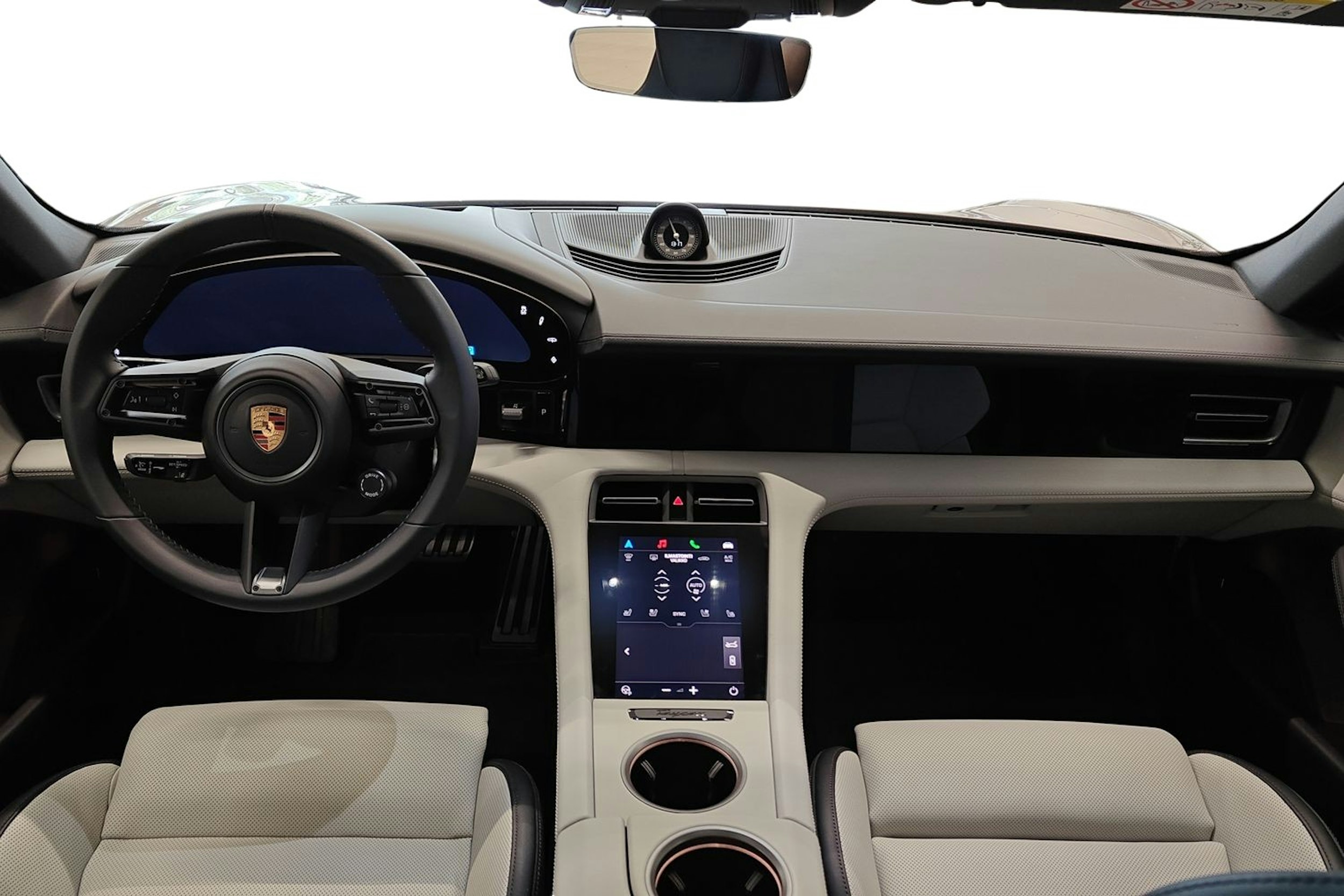 met. punainen Porsche Taycan 2025 kuva 7.