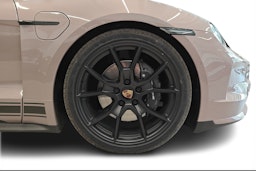 met. punainen Porsche Taycan 2025 kuva 9.