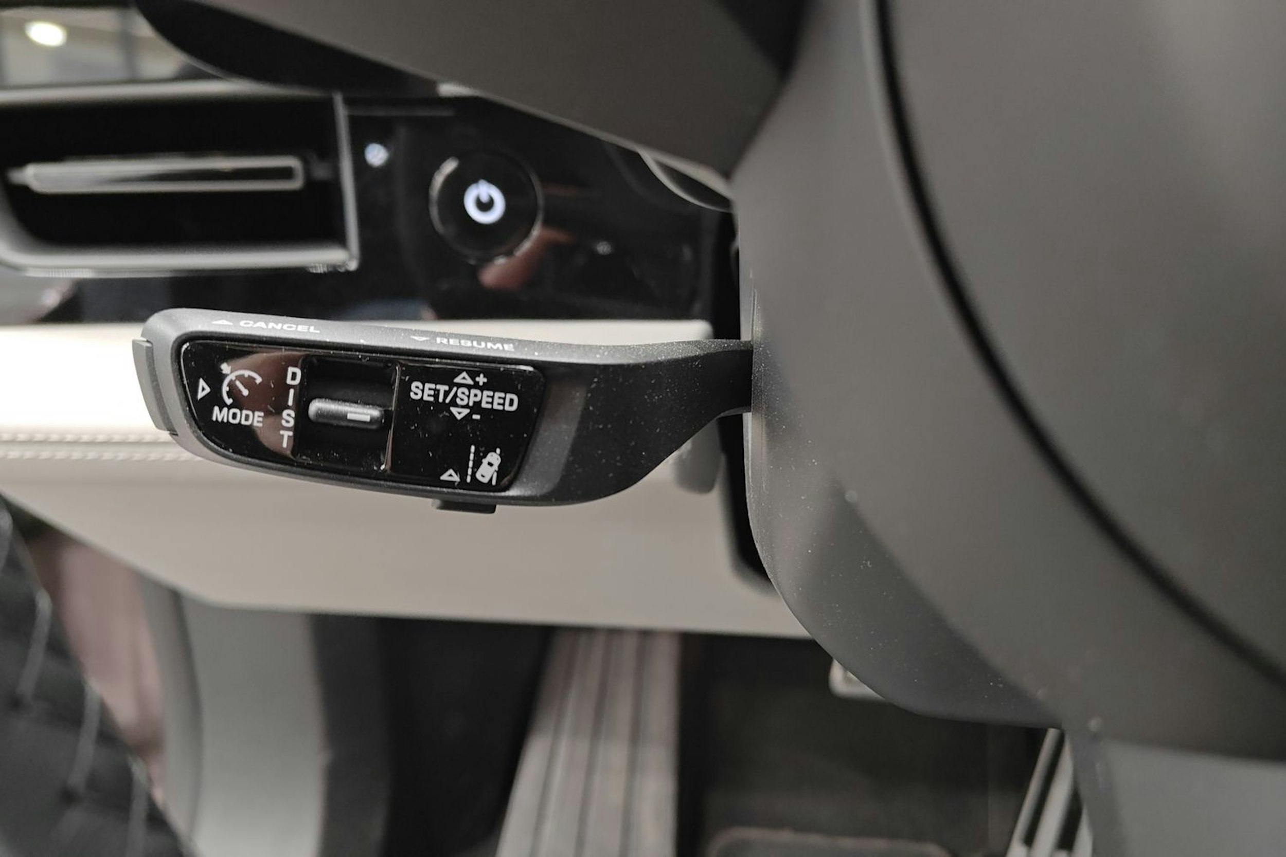 met. punainen Porsche Taycan 2025 kuva 10.