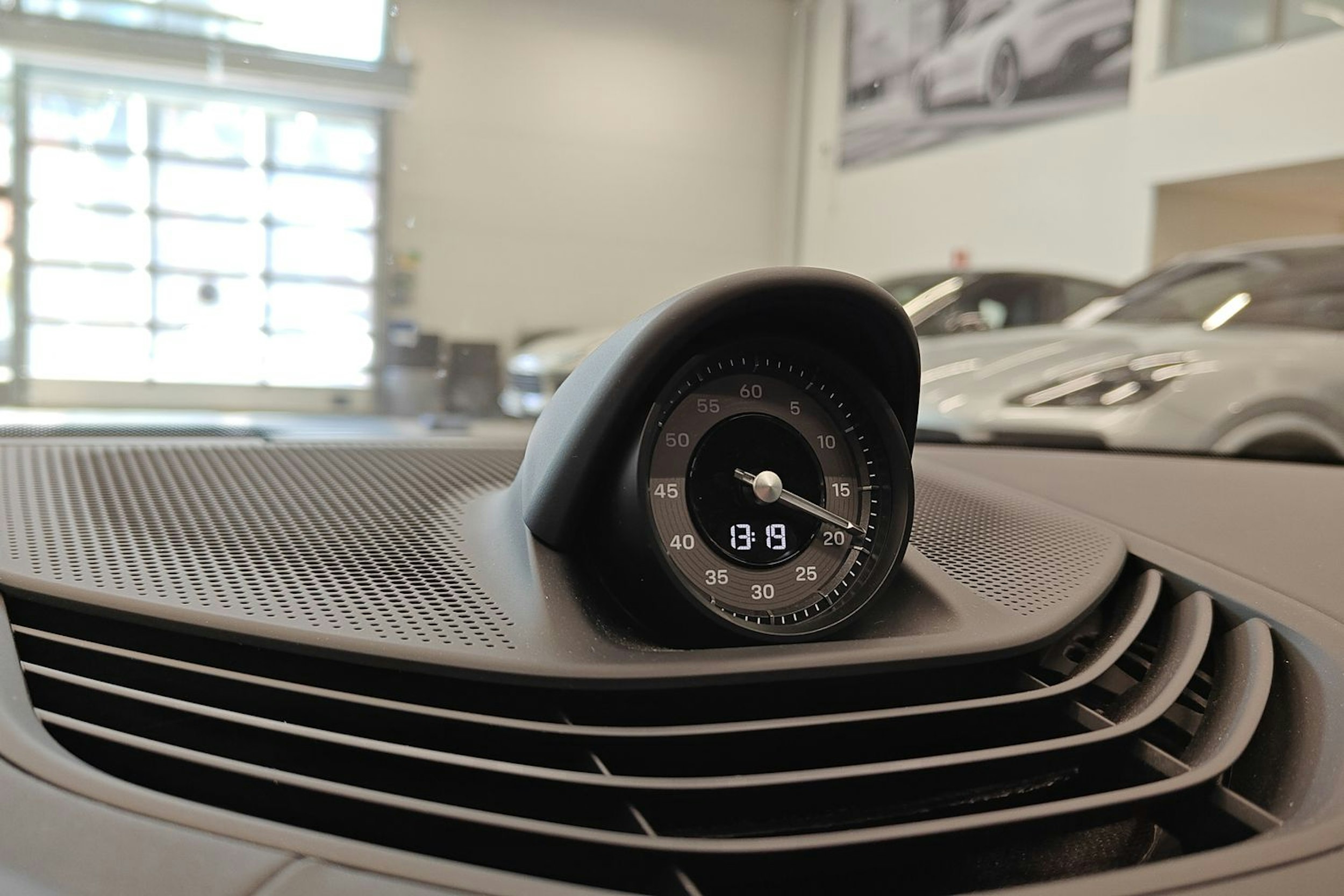 met. punainen Porsche Taycan 2025 kuva 11.
