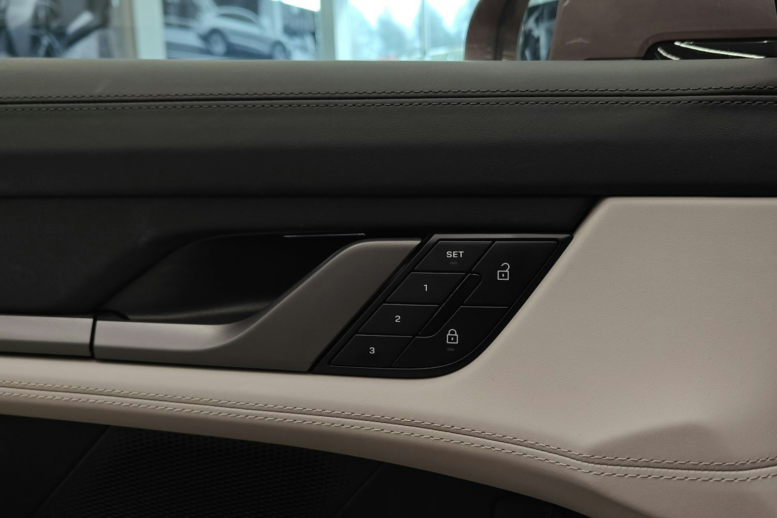 met. punainen Porsche Taycan 2025 kuva 12.