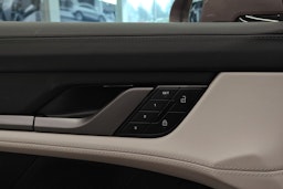 met. punainen Porsche Taycan 2025 kuva 12.