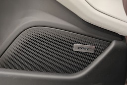 met. punainen Porsche Taycan 2025 kuva 13.