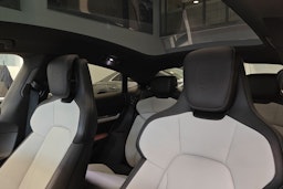 met. punainen Porsche Taycan 2025 kuva 15.