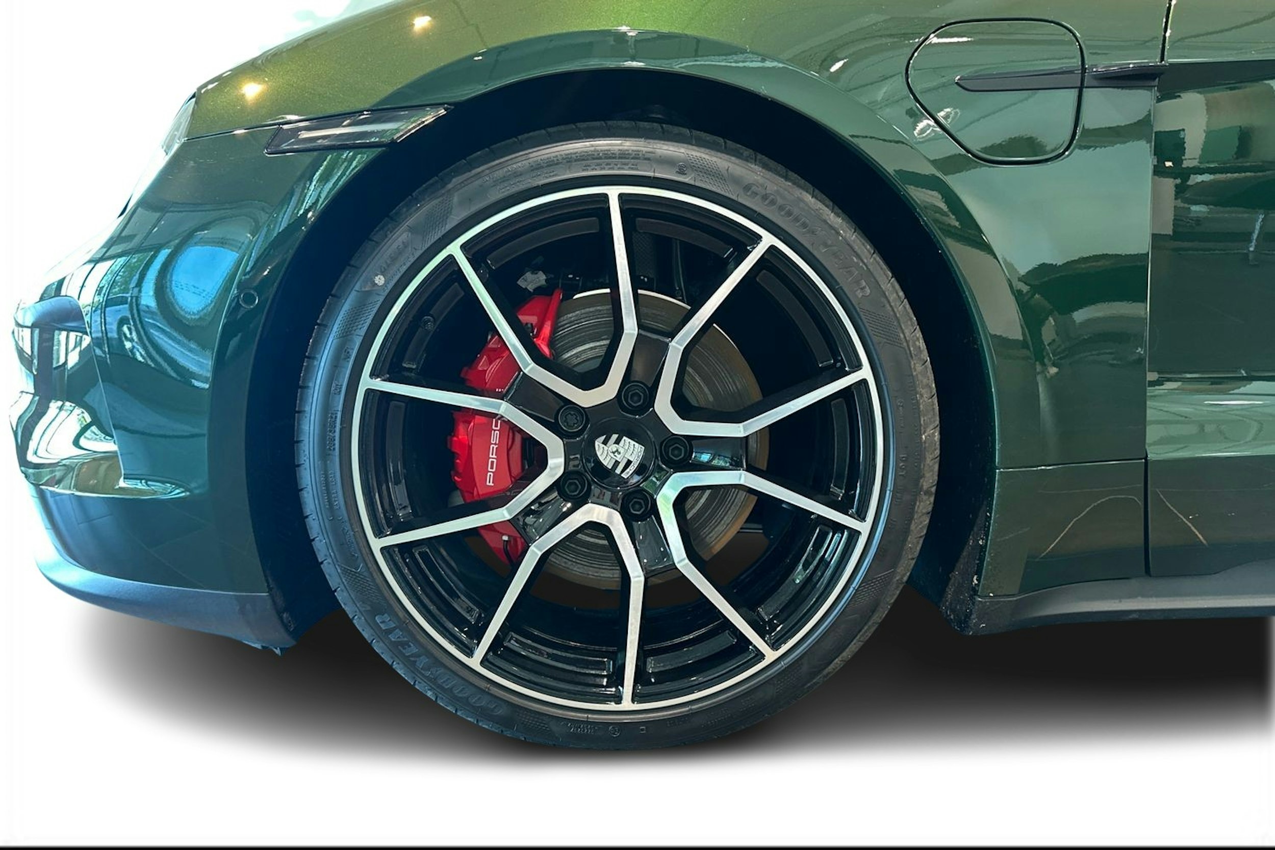 vihreä Porsche Taycan 2025 kuva 15.