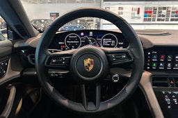vihreä Porsche Taycan 2025 kuva 19.