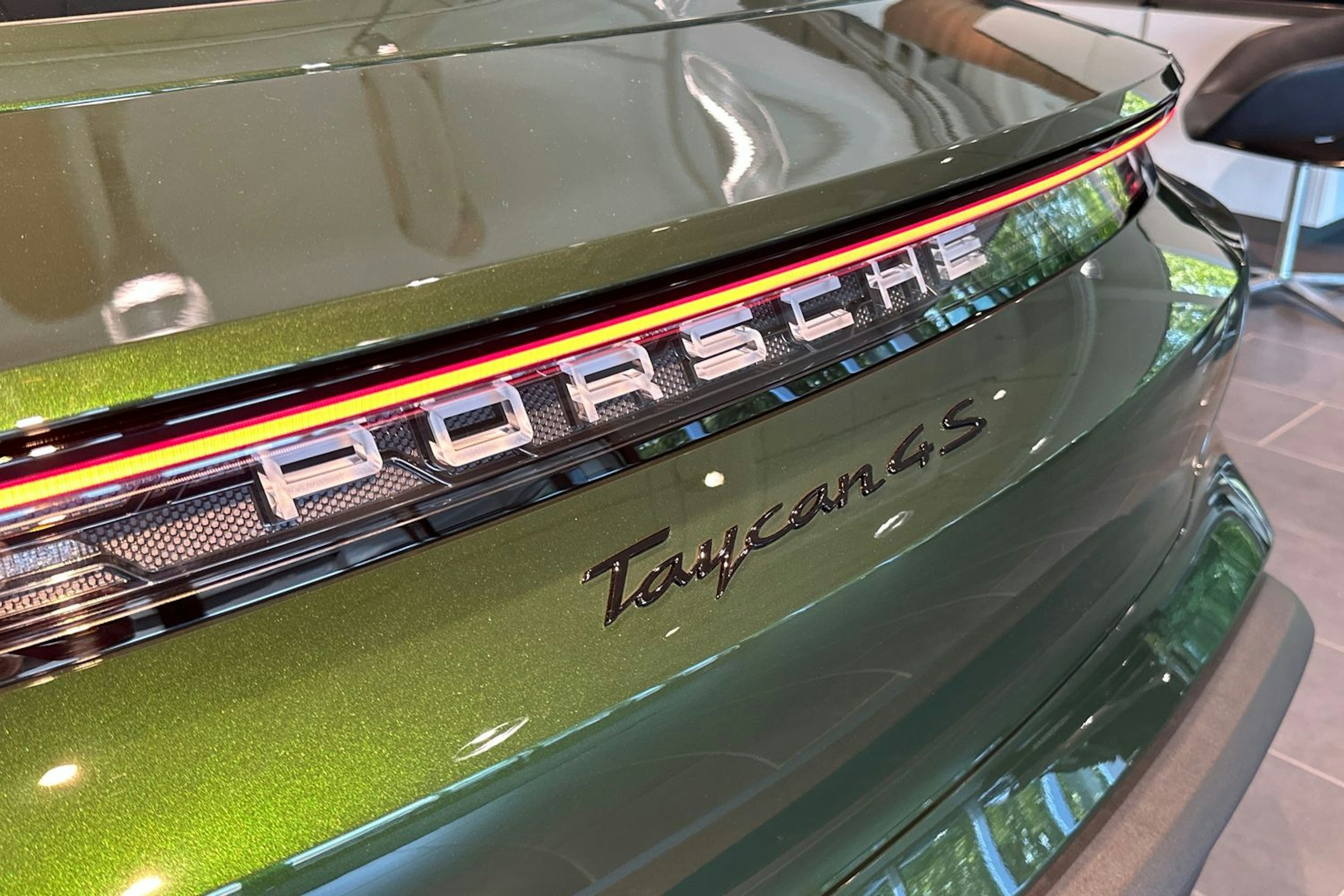 vihreä Porsche Taycan 2025 kuva 20.