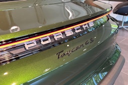 vihreä Porsche Taycan 2025 kuva 20.