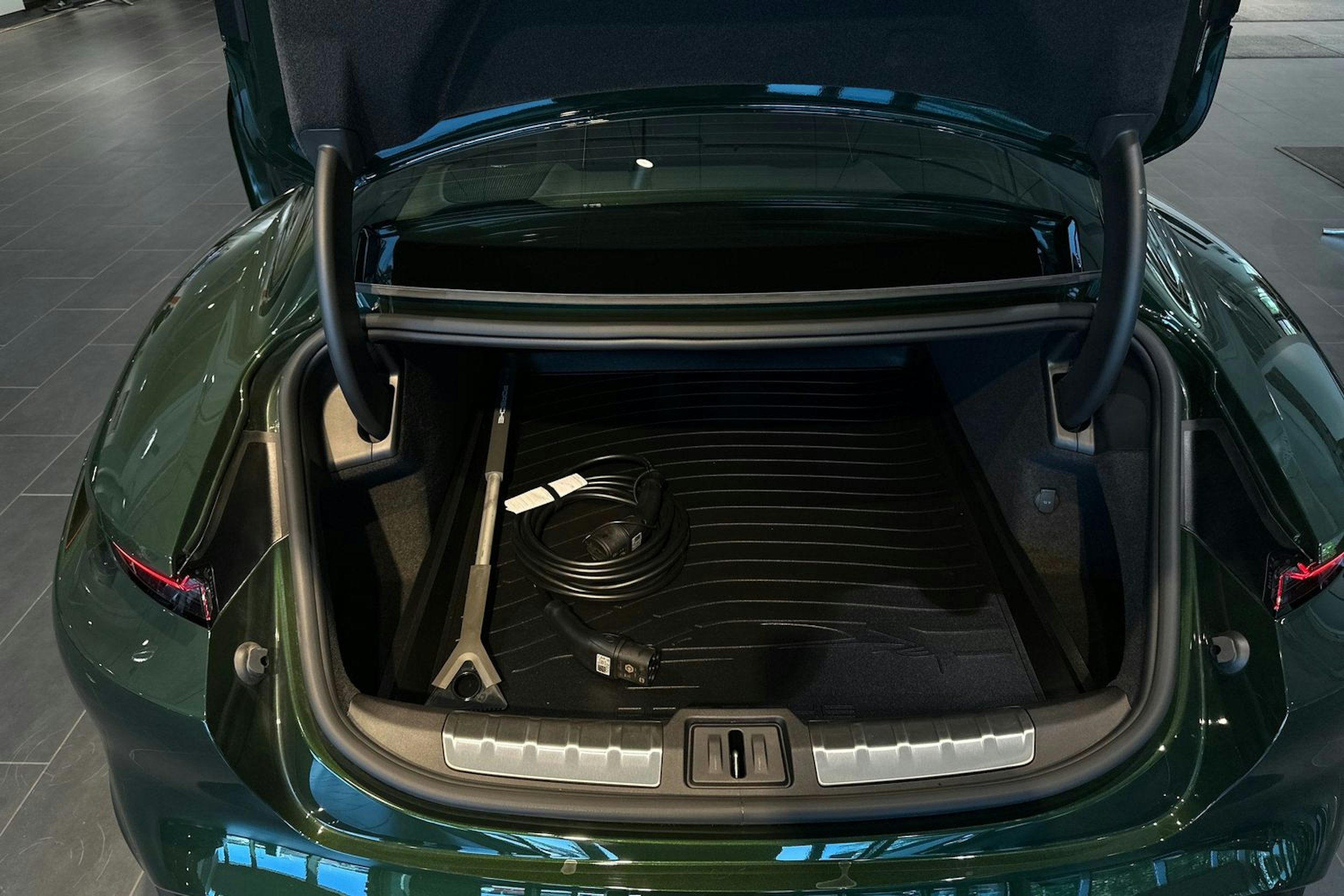 vihreä Porsche Taycan 2025 kuva 21.