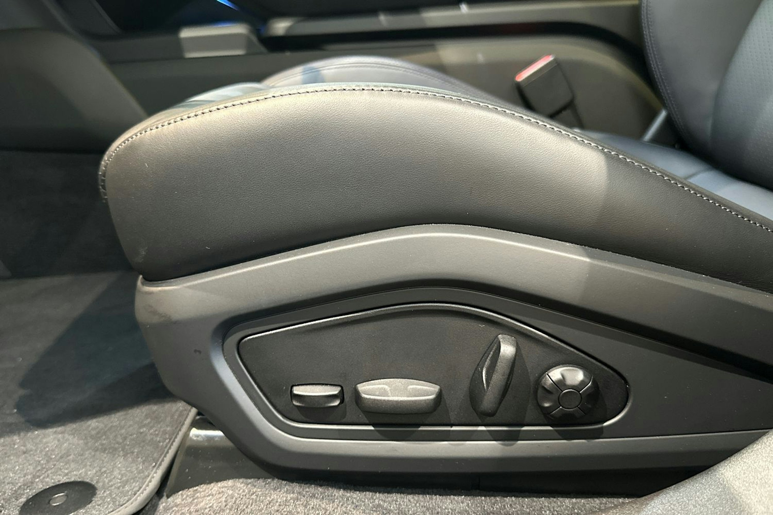 vihreä Porsche Taycan 2025 kuva 22.