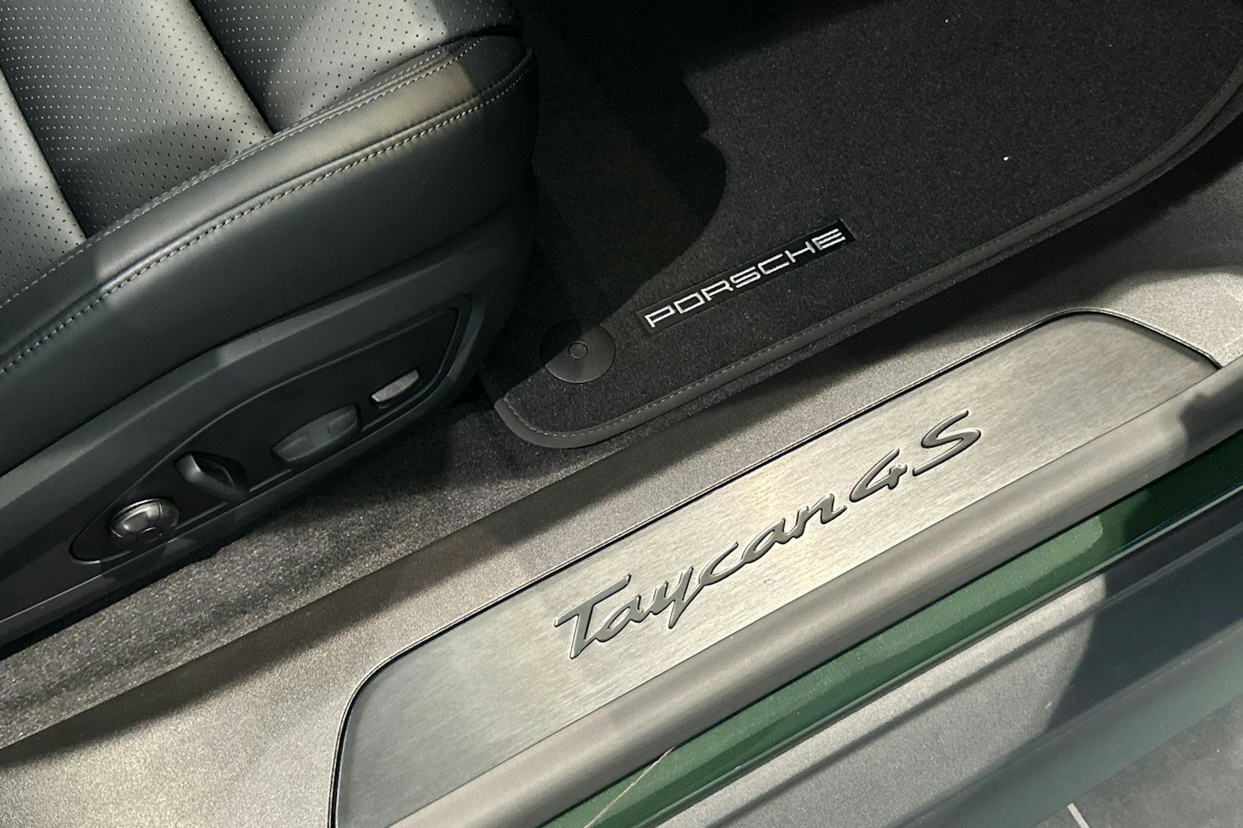 vihreä Porsche Taycan 2025 kuva 23.