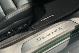 vihreä Porsche Taycan 2025 kuva 23.