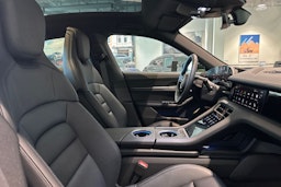 vihreä Porsche Taycan 2025 kuva 24.