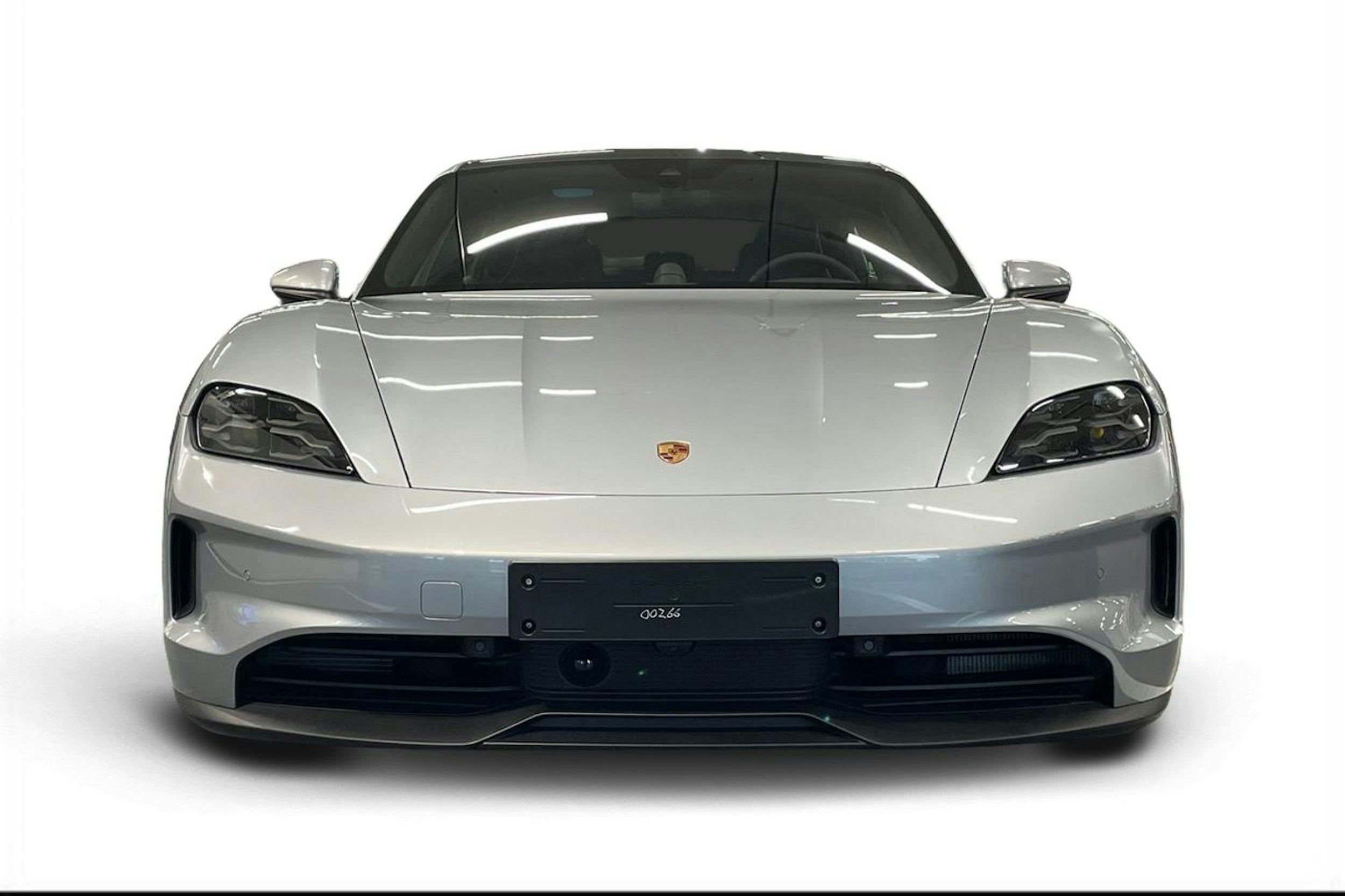 met. harmaa Porsche Taycan 2026 kuva 4.