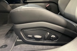 met. harmaa Porsche Taycan 2026 kuva 18.