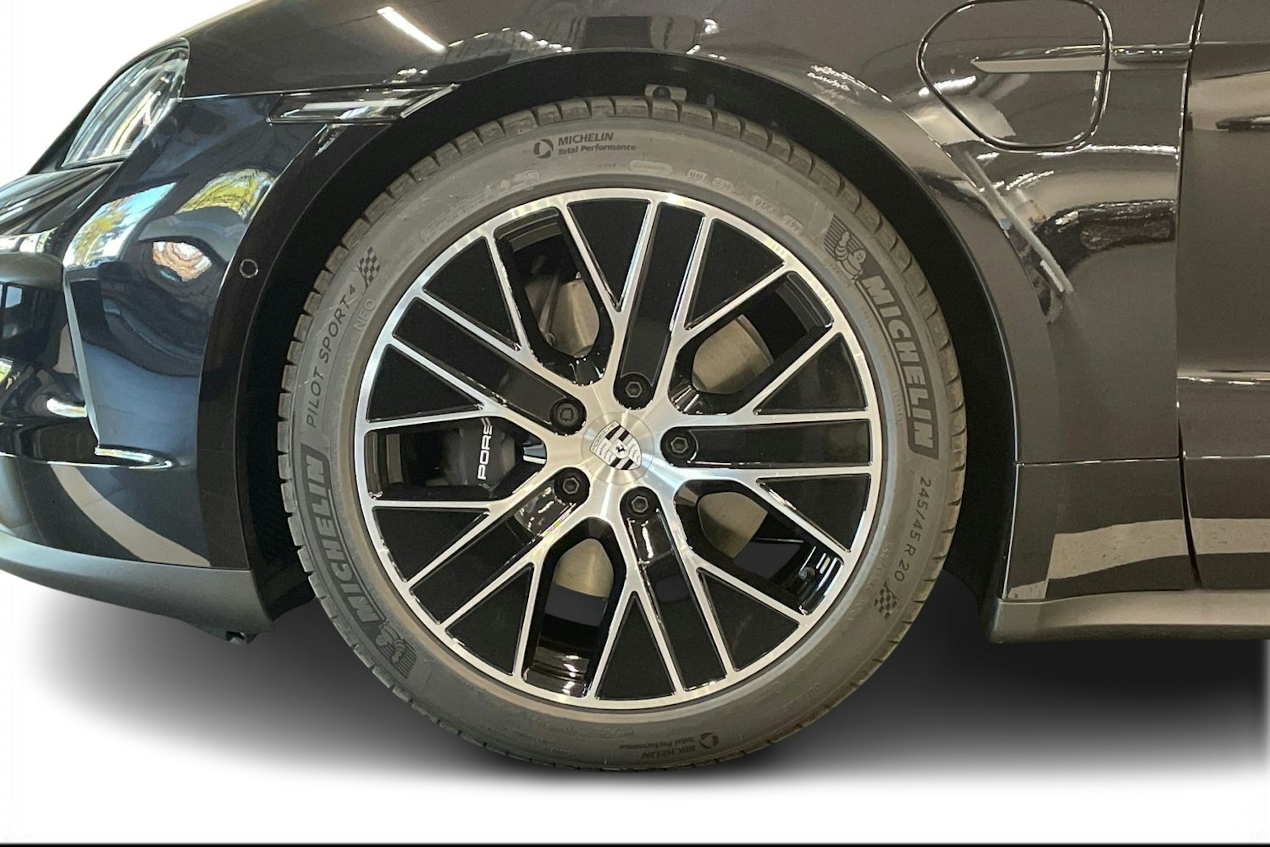 musta Porsche Taycan 2026 kuva 9.