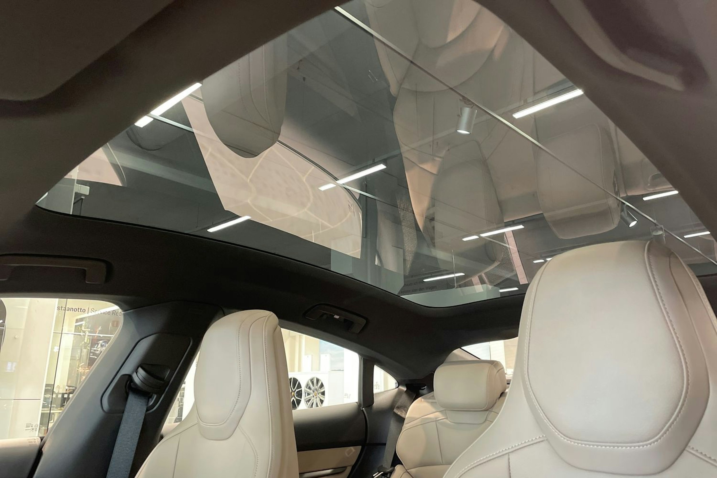 musta Porsche Taycan 2026 kuva 19.