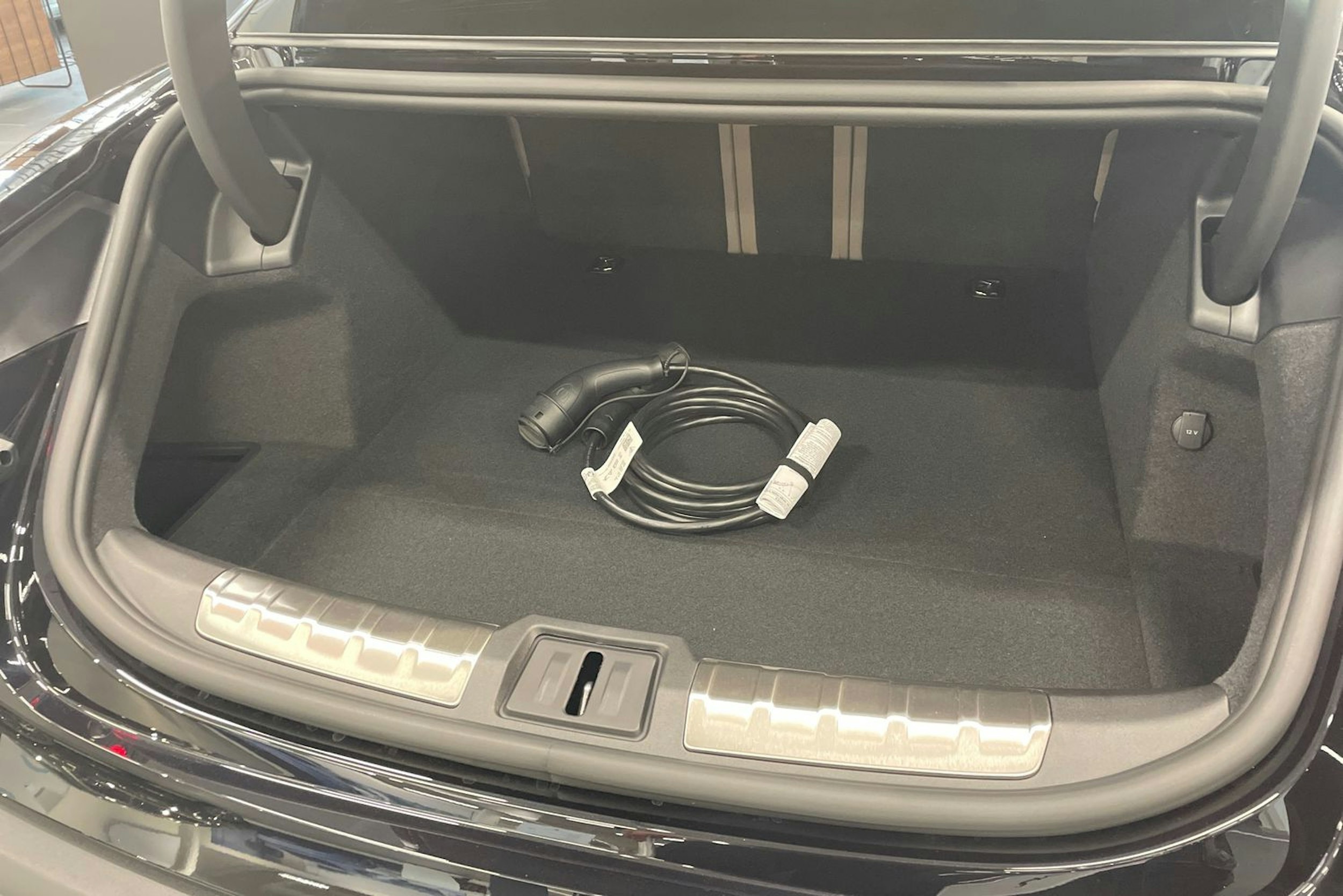 musta Porsche Taycan 2026 kuva 20.