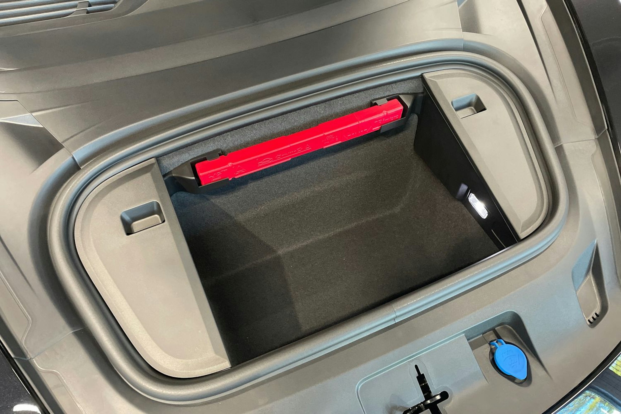 musta Porsche Taycan 2026 kuva 22.