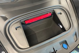 musta Porsche Taycan 2026 kuva 22.